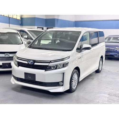 TOYOTA VOXY HYBRID 1.8